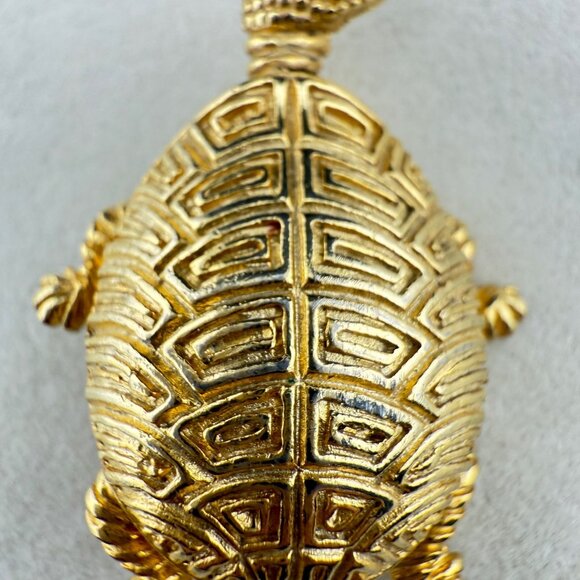 Gold-Tone Vintage Turtle Brooch By Jeanne Classic Textured Design Sparkling Acce - Picture 3 of 6